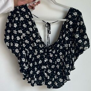 🖤🖤Flowy floral crop top
